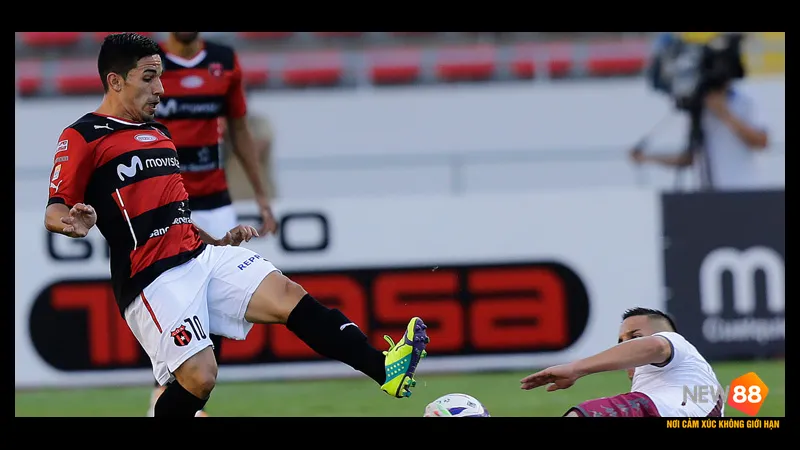 Hành động trong trận đấu giữa Saprissa và Zeledon Hành động trong trận đấu giữa Saprissa và Zeledon